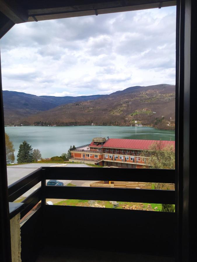 Jezero Apartment *