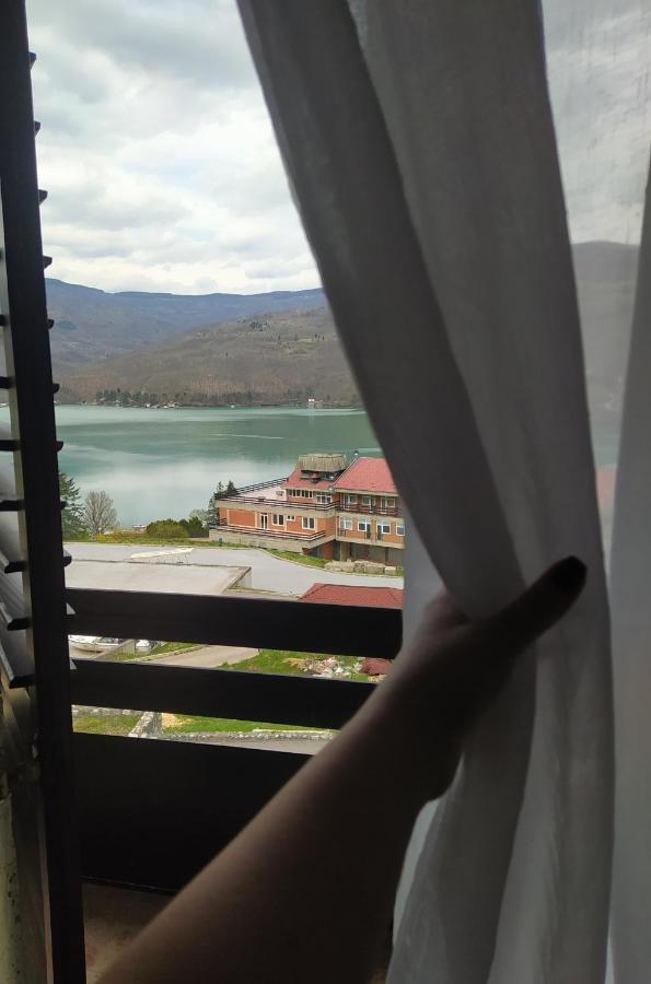 Jezero Apartment *