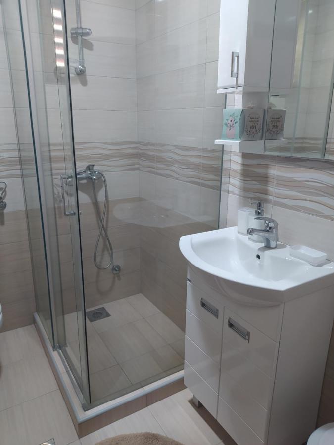 Jezero Apartment *