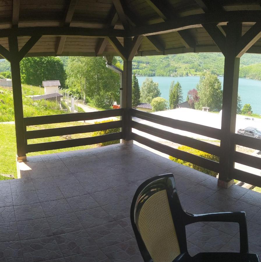 Jezero Apartment *